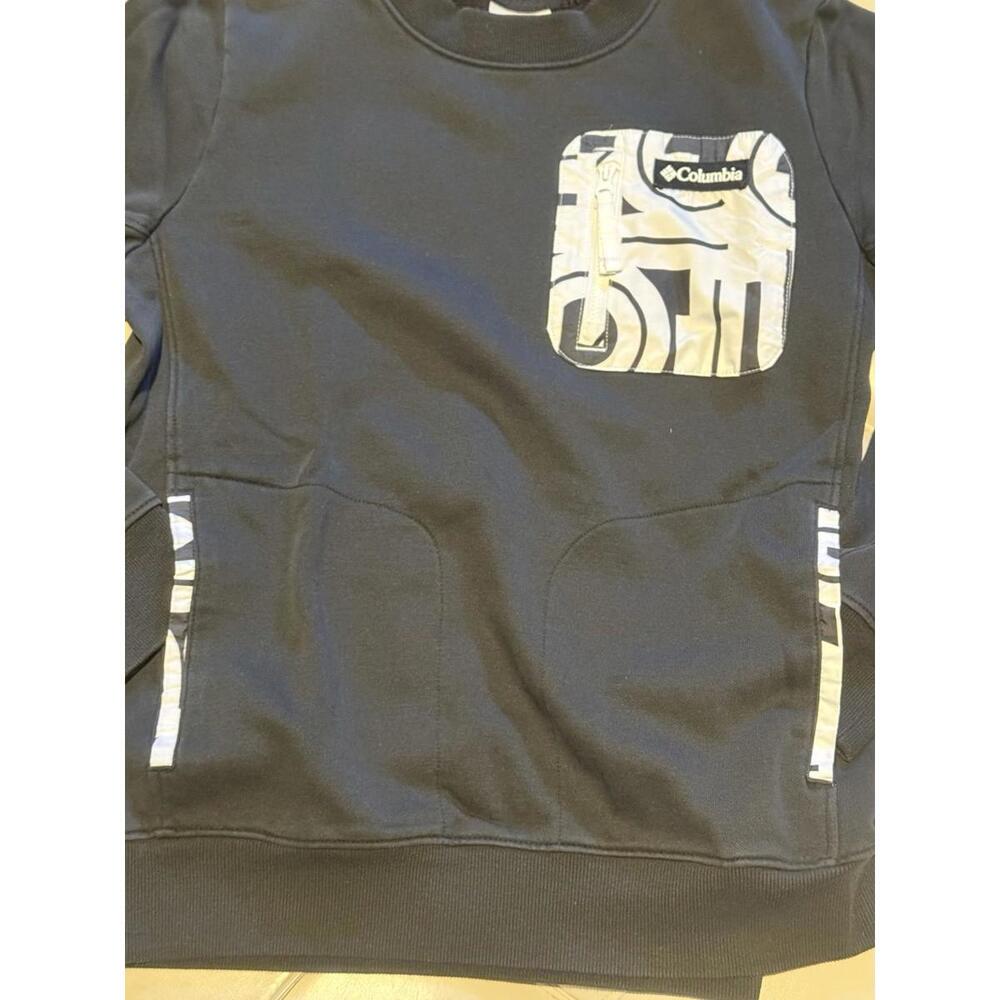Columbia Crew Neck Sweatshirt-Women’s Large-Black w/ Front Logo Patch Pocket